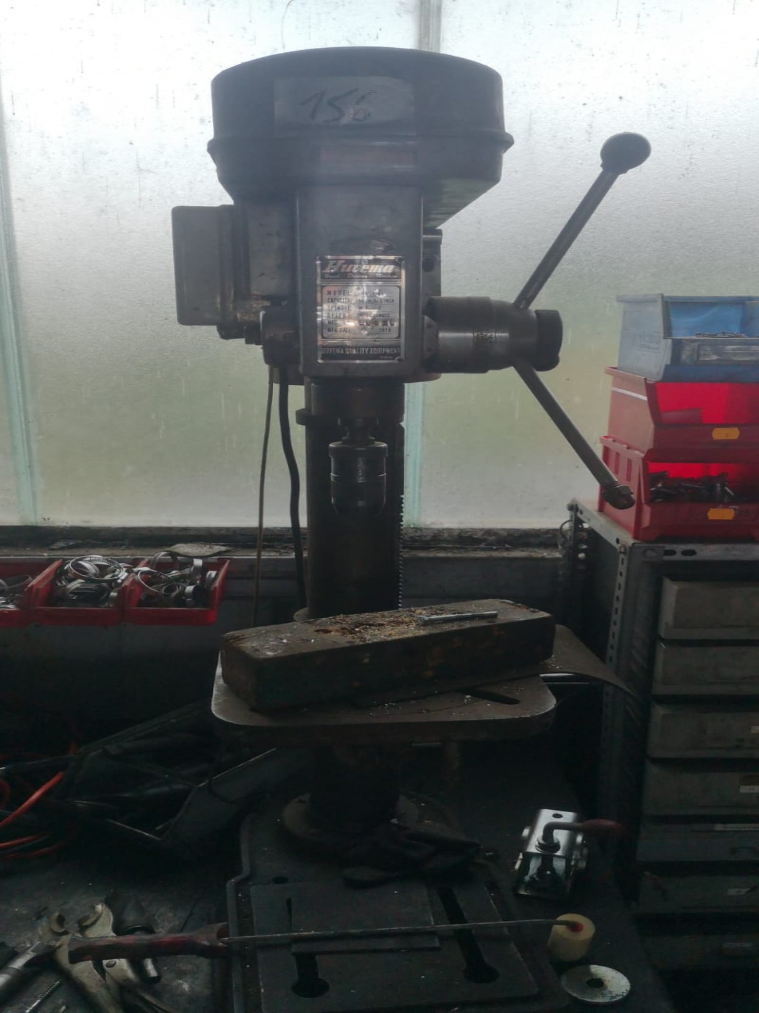 2 Stk. Werkbank mit Tisch-Bohrmaschine
